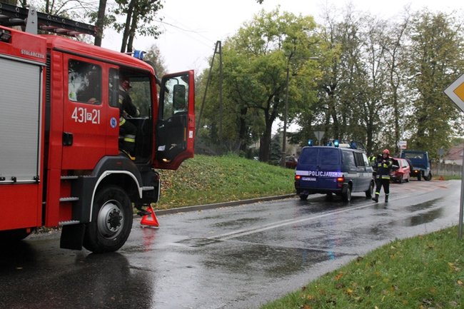 Czołówka na skrzyżowaniu  - zdjęcia