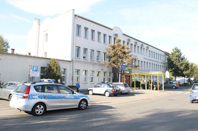 Alarm bombowy w trzech urzędach - zdjęcia