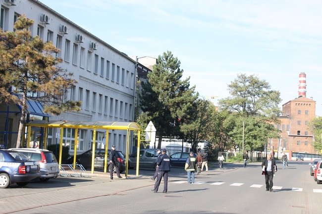 Alarm bombowy w trzech urzędach - zdjęcia