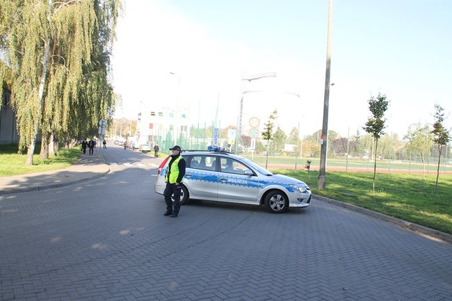 Alarm bombowy w trzech urzędach - zdjęcia