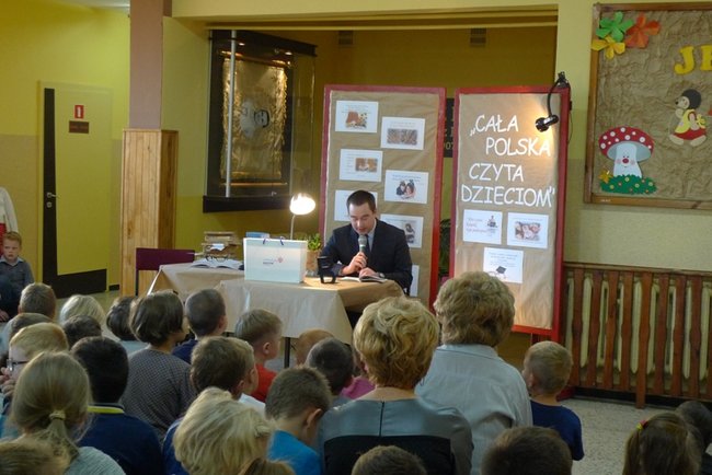 Dzieci czytały z burmistrzem