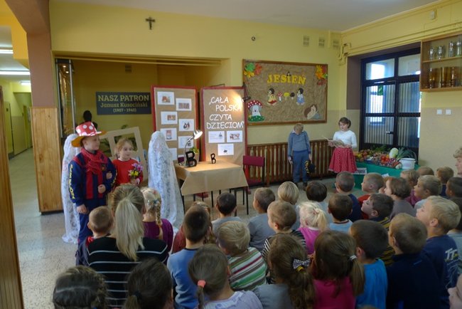 Dzieci czytały z burmistrzem