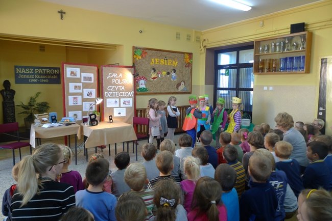 Dzieci czytały z burmistrzem