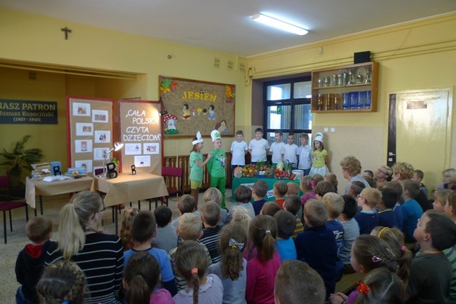 Dzieci czytały z burmistrzem