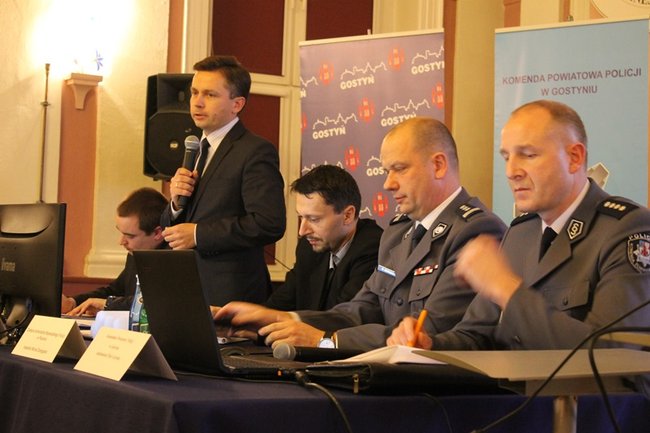 Tłumaczyli się przed mieszkańcami - zdjęcia