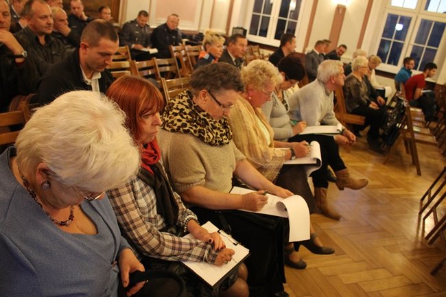 Tłumaczyli się przed mieszkańcami - zdjęcia