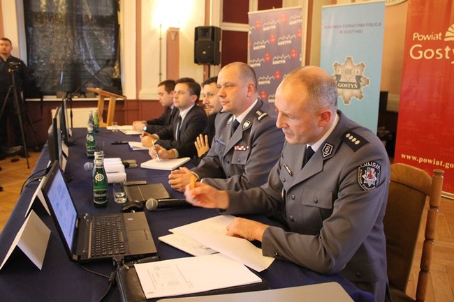 Tłumaczyli się przed mieszkańcami - zdjęcia