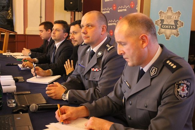 Tłumaczyli się przed mieszkańcami - zdjęcia