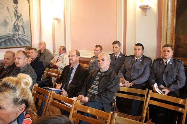 Tłumaczyli się przed mieszkańcami - zdjęcia