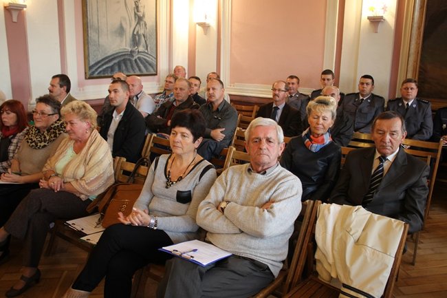 Tłumaczyli się przed mieszkańcami - zdjęcia