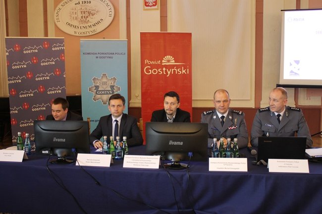 Tłumaczyli się przed mieszkańcami - zdjęcia