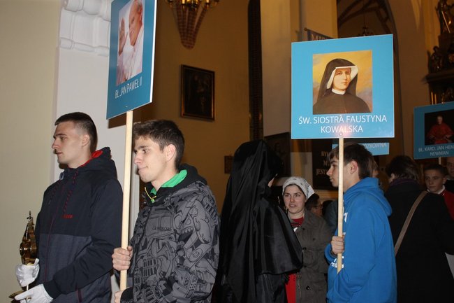 Święci zamiast wampirów - zdjęcia