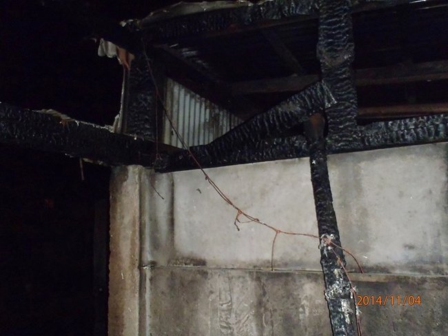 Spłonęło auto, skuter i sprzęt - zdjęcia