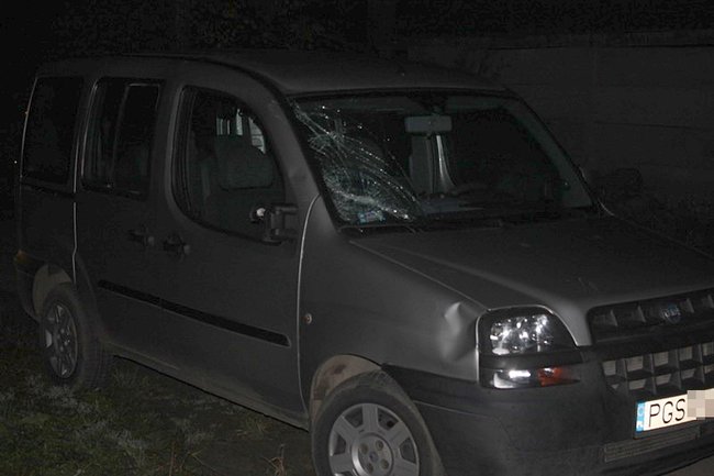 Mężczyzna został ciężko ranny - zdjęcia