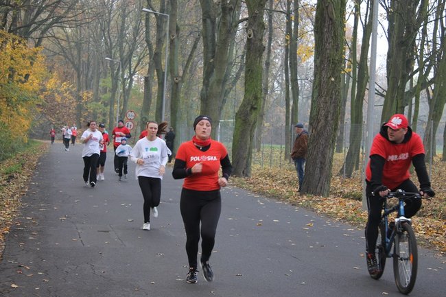 Sportowo-patriotyczna impreza - zdjęcia