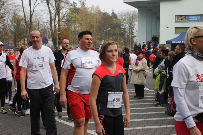 Sportowo-patriotyczna impreza - zdjęcia