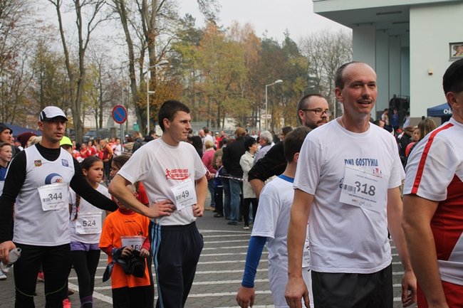 Sportowo-patriotyczna impreza - zdjęcia