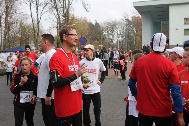 Sportowo-patriotyczna impreza - zdjęcia