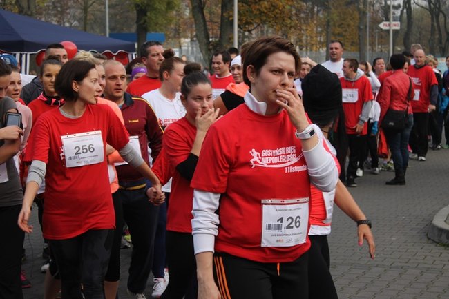 Sportowo-patriotyczna impreza - zdjęcia