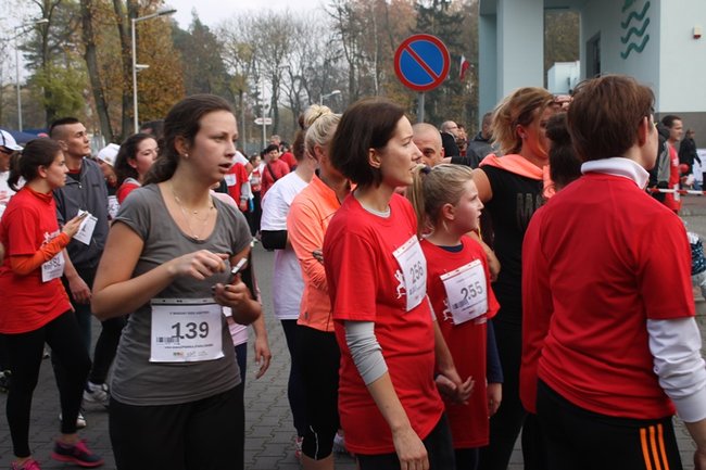 Sportowo-patriotyczna impreza - zdjęcia