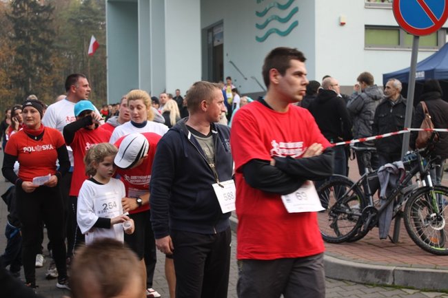 Sportowo-patriotyczna impreza - zdjęcia