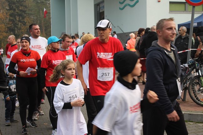 Sportowo-patriotyczna impreza - zdjęcia