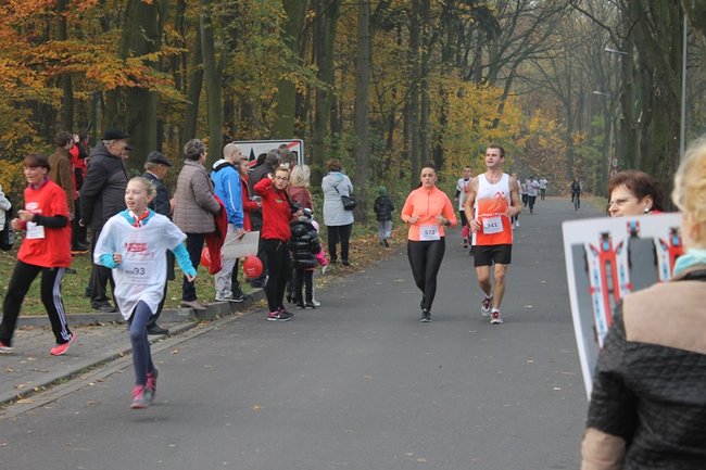 Sportowo-patriotyczna impreza - zdjęcia