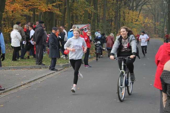 Sportowo-patriotyczna impreza - zdjęcia