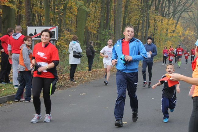 Sportowo-patriotyczna impreza - zdjęcia