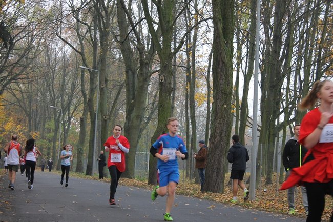 Sportowo-patriotyczna impreza - zdjęcia