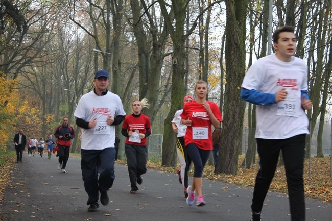 Sportowo-patriotyczna impreza - zdjęcia