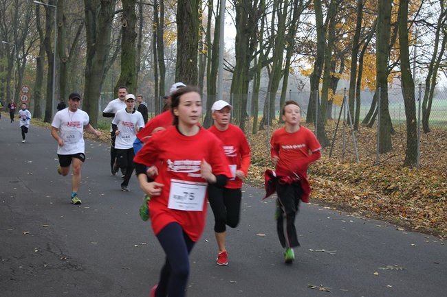 Sportowo-patriotyczna impreza - zdjęcia