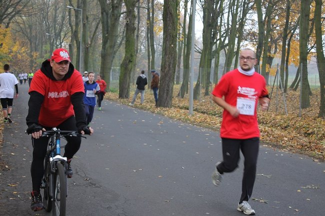 Sportowo-patriotyczna impreza - zdjęcia