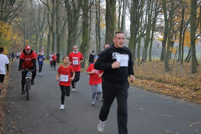 Sportowo-patriotyczna impreza - zdjęcia