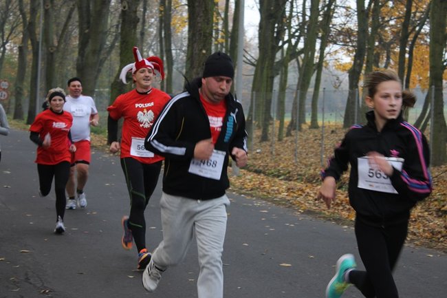 Sportowo-patriotyczna impreza - zdjęcia