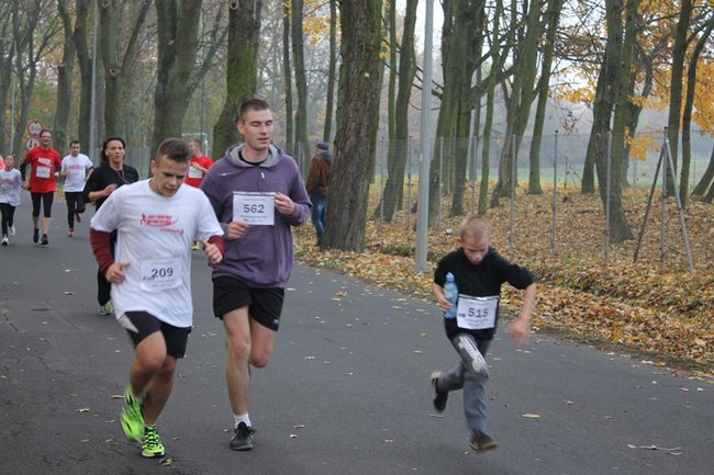 Sportowo-patriotyczna impreza - zdjęcia