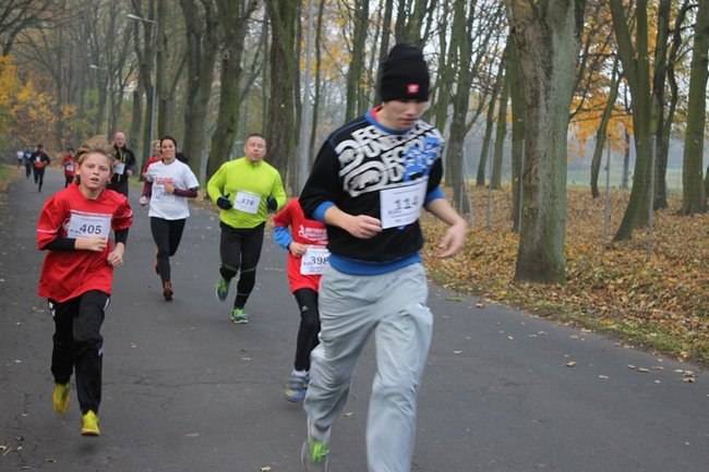 Sportowo-patriotyczna impreza - zdjęcia