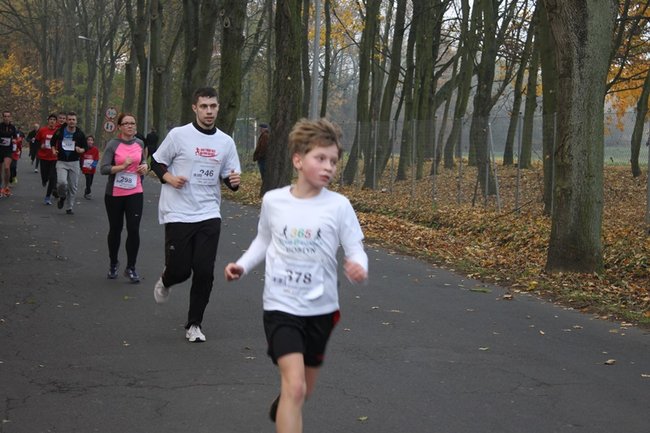 Sportowo-patriotyczna impreza - zdjęcia