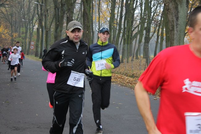 Sportowo-patriotyczna impreza - zdjęcia