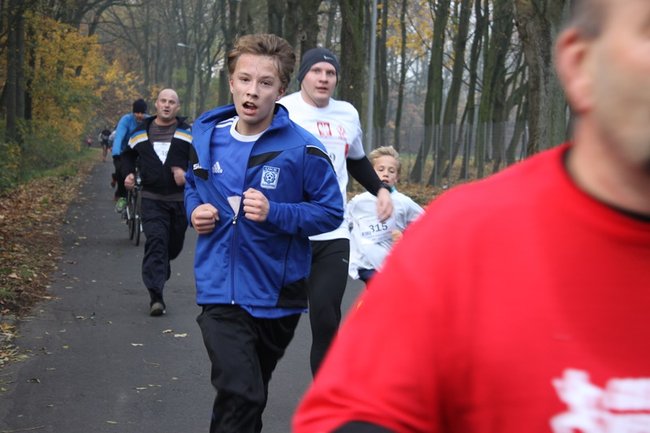 Sportowo-patriotyczna impreza - zdjęcia