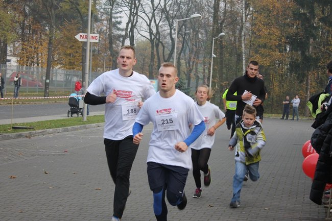 Sportowo-patriotyczna impreza - zdjęcia