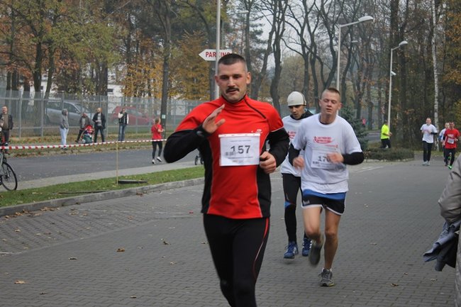 Sportowo-patriotyczna impreza - zdjęcia