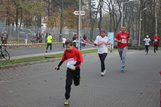 Sportowo-patriotyczna impreza - zdjęcia