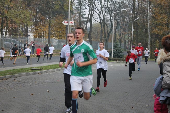 Sportowo-patriotyczna impreza - zdjęcia