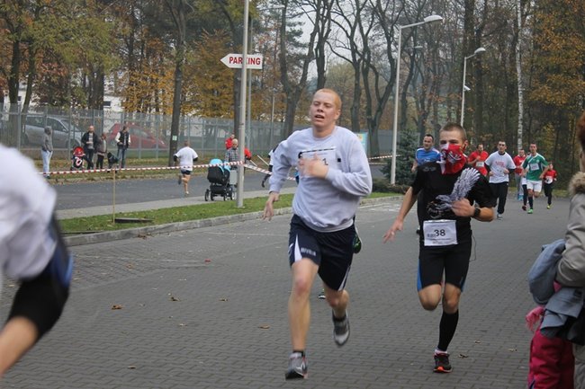 Sportowo-patriotyczna impreza - zdjęcia