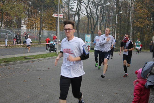 Sportowo-patriotyczna impreza - zdjęcia