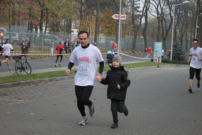 Sportowo-patriotyczna impreza - zdjęcia