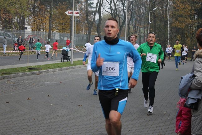 Sportowo-patriotyczna impreza - zdjęcia