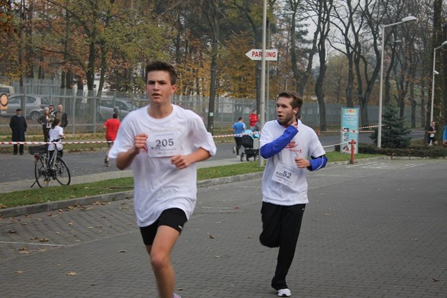 Sportowo-patriotyczna impreza - zdjęcia