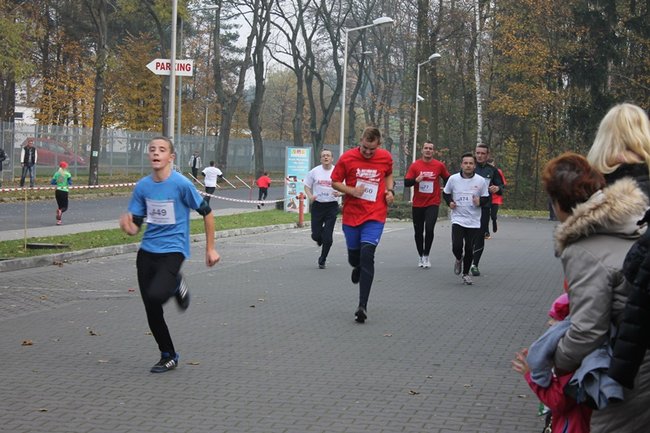 Sportowo-patriotyczna impreza - zdjęcia